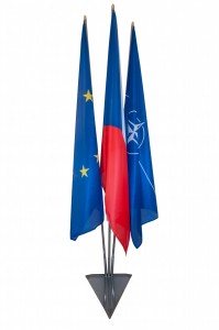 Komplet: interi�rov� stojan + vlajky