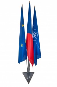 Komplet: interi�rov� stojan + vlajky