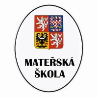 Smaltovaný ovál se státním znakem a názvem instituce